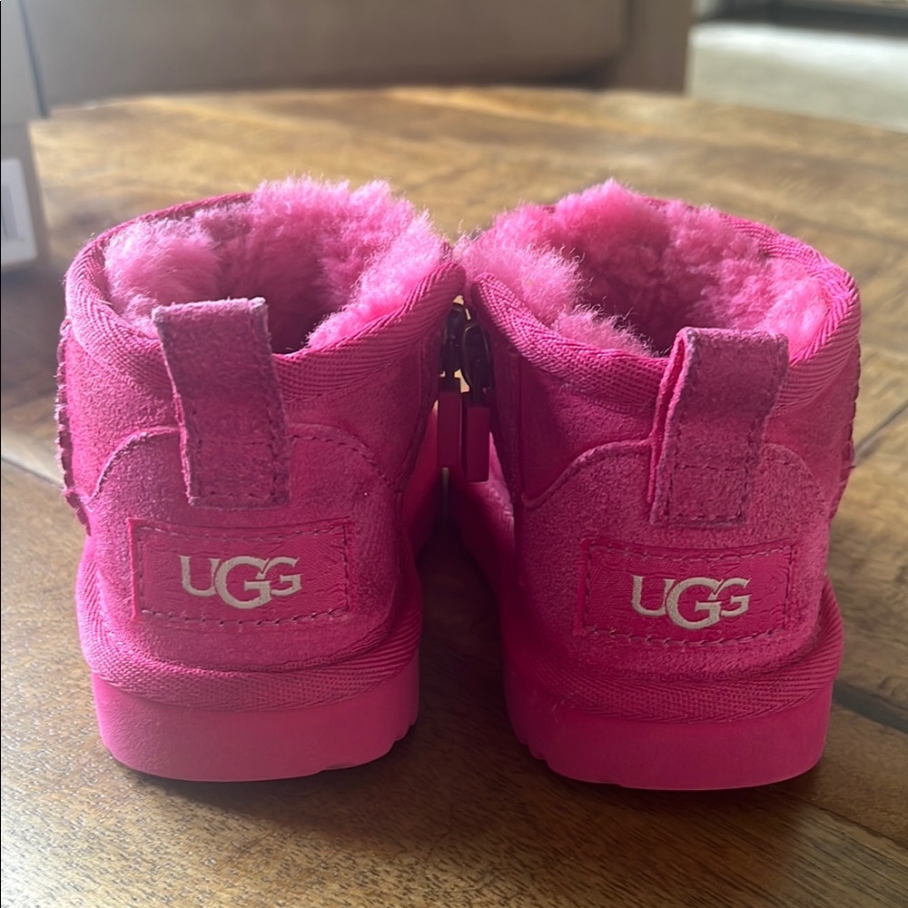 UGG Toddler Classic Ultra Mini - Picture 2 of 6